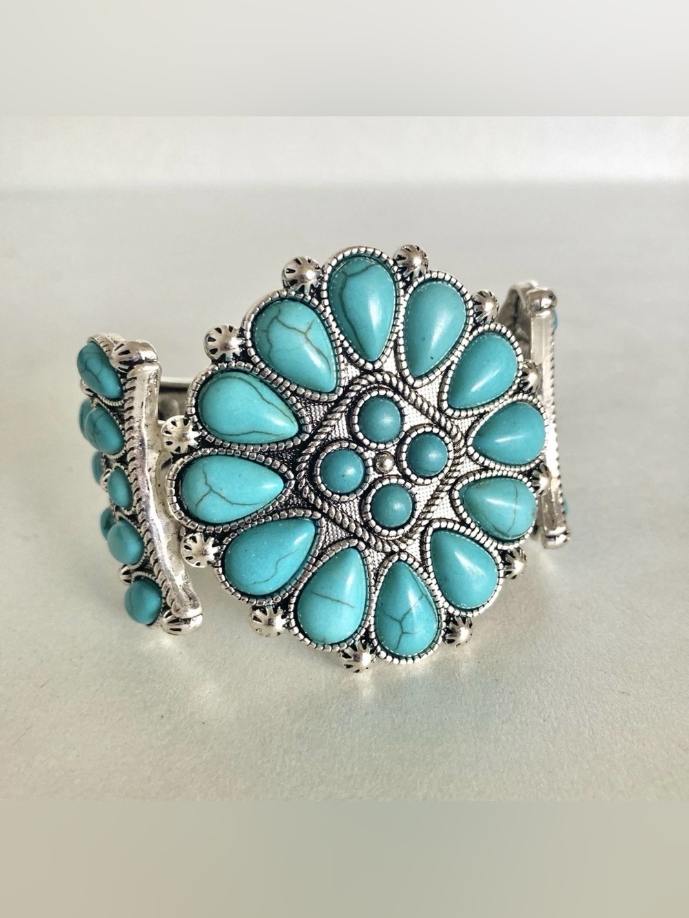 Plunder Design Hazel Grace Silver Turquoise Color Bead Stretch Bracelet NWOT